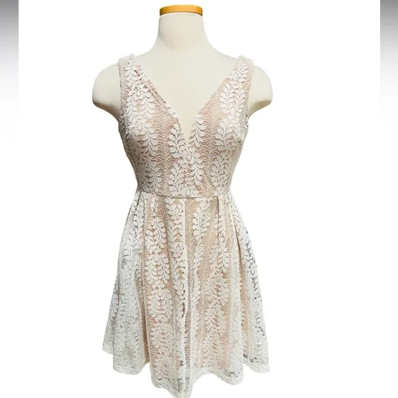 Lulus All of My Heart Lace Skater Short Mini Dress, Cream White Size Medium NWT - Picture 2 of 12